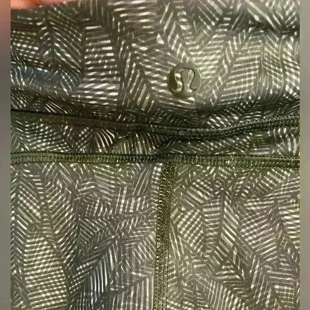 Lululemon cool to street mesh detail cropped leggings   Sz 6